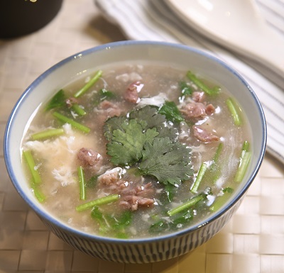 西湖牛肉羹是杭州傳統名菜。