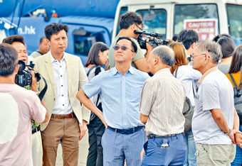 鄉議局主席劉業強昨到洪水橋棕地視察。