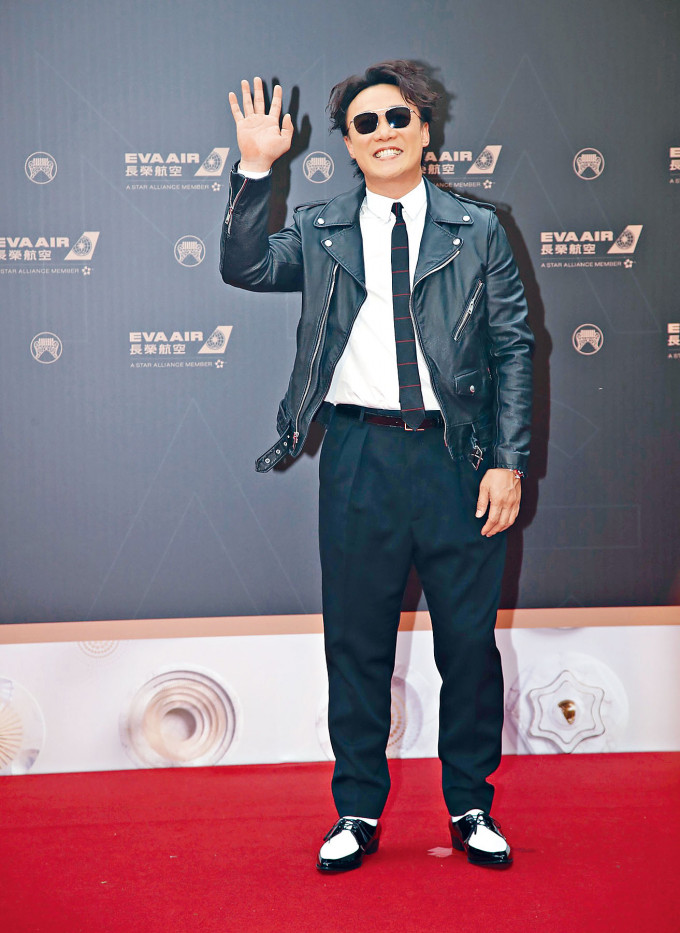 陈奕迅应全球慈善基金会邀请参与演唱会。