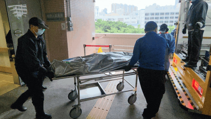 一名30岁姓张男跑手赛后于港铁天后站晕倒，送院抢救后不治。