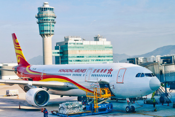 為香港航空興建飛行培訓中心的協興建築，昨入稟高等法院，指港航欠款逾2.9億港元。