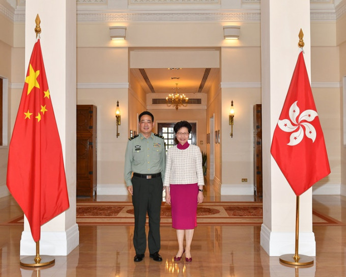 陳道祥(左)指有能力維護香港的長期繁榮穩定。