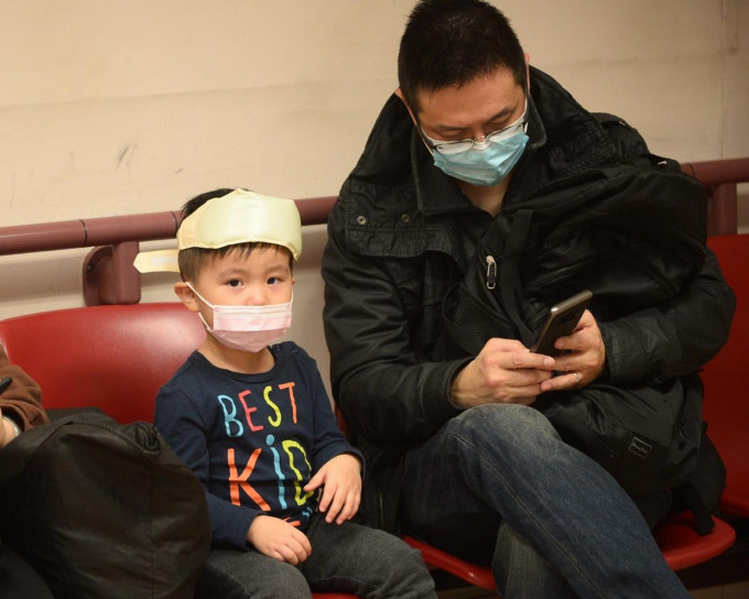 陈肇始指幼稚园提早放年假后，流感爆发数字下降。