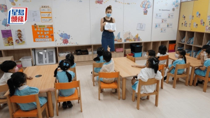 《施政报告》提出今学年起开展「粤港姊妹幼稚园交流计划」。