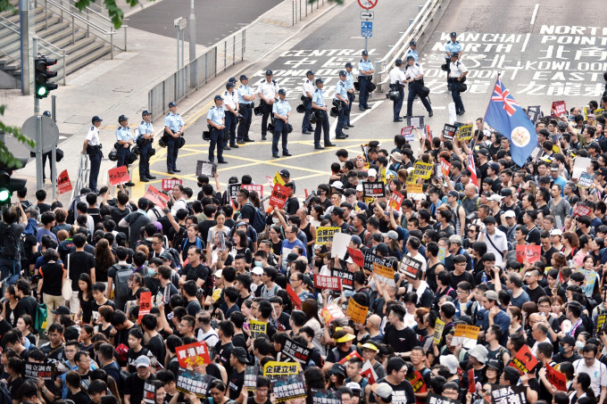 六中全会公报指，党中央一系列举措，令香港由乱转治。资料图片