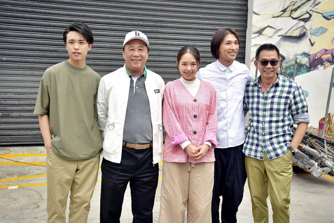 袁富華(右起)、黃又南、蘇麗珊、電影公司董事夏雨及顧定軒在新片中合作。