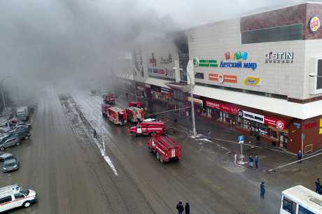 位於克麥洛沃的Winter Cherry購物中心發生大火，造成多人死傷。AP