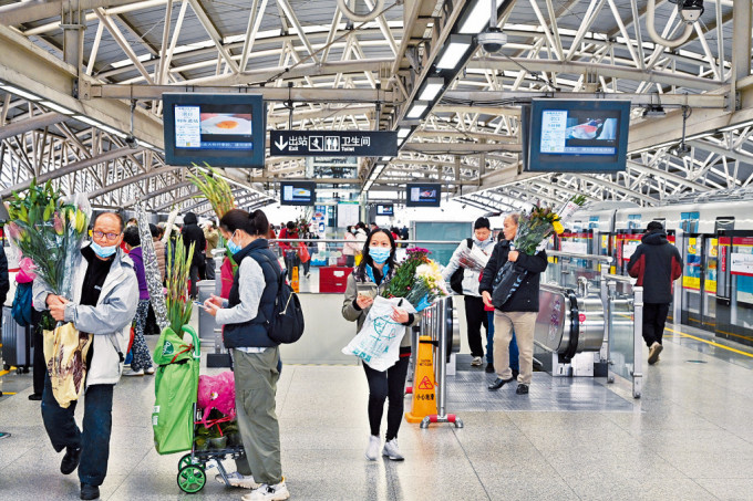 广佛南环与佛莞城际即将开通运营。图为广州地铁站。