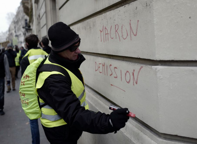 法國的黃背心示威運動踏入第5周。AP