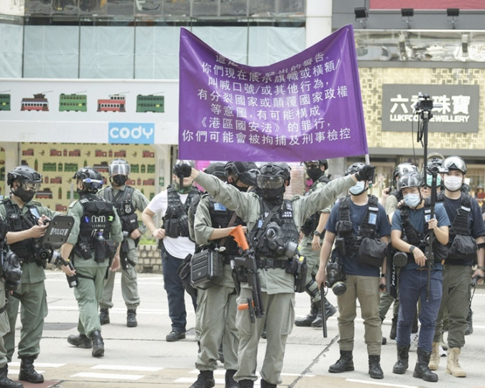 据报英国政府警告部分牵涉港区国安法人士， 避免前往与香港有引渡协议国家。资料图片