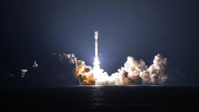 太原卫星发射中心在广东阳江附近海域使用捷龙三号运载火箭。 新华社