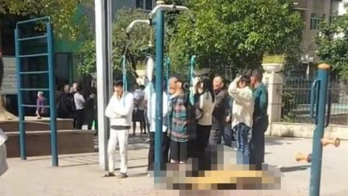 重慶有男子疑因「吊頸健身」出意外，在公園被發現死亡。