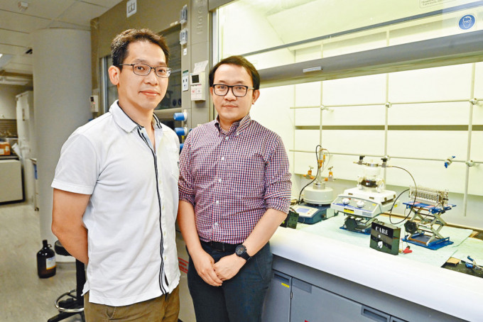 刘培生（左）表示，盈保先进在氢能的制储方面取得突破，右为吴永豪。