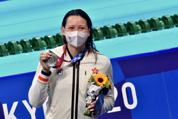 何詩蓓奮勇奪得東京奧運女子二百米自由泳銀牌。 記者梁柏琛東京直擊