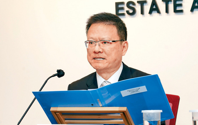 地产代理监管局主席萧泽宇，「撤辣」后交投量倍增，带动地产代理生意。