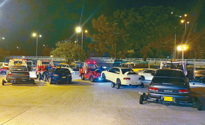 東九龍總區交通部扣查五輛非法改裝汽車。