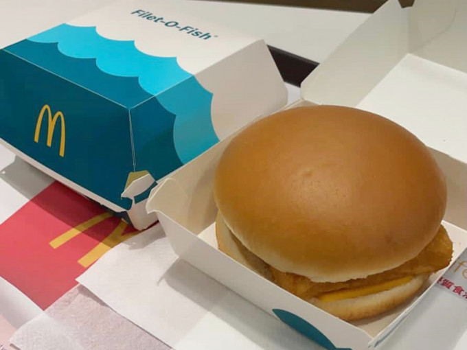 麥當勞魚柳包換上海浪圖案新包裝。