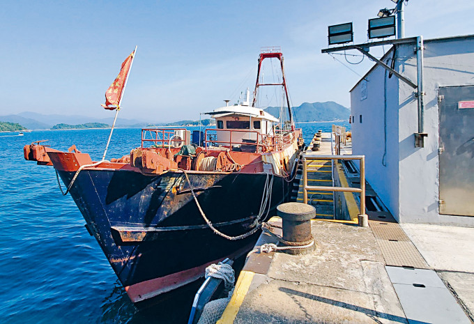 涉非法捕鱼，内地渔船被扣查。