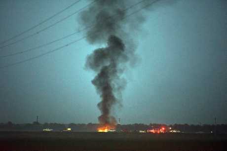 空中加油机在由北卡罗来纳州飞往加州途中于密西西比州农村地区坠毁。AP