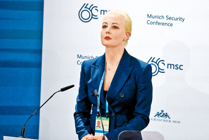 納瓦爾尼的遺孀尤尼婭周六在慕尼黑安全會議發言。