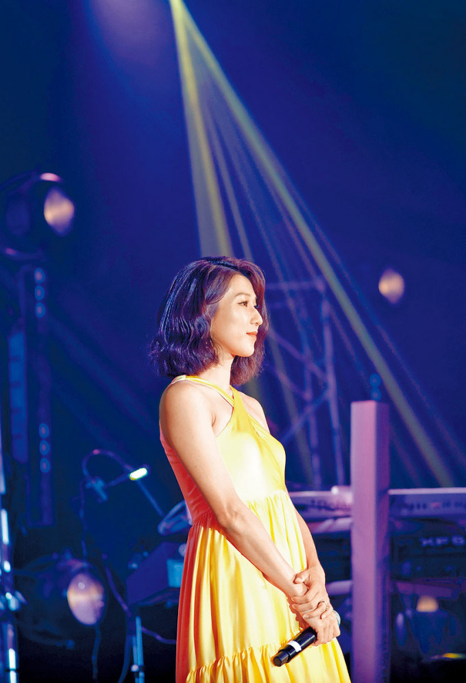 鍾嘉欣將主唱《星空下的仁醫》主題曲。
　　