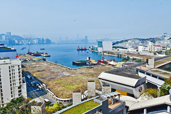 香港制冰及冷藏公司持有的油塘冰厂用地向城规会申改划住宅发展，提供522伙。