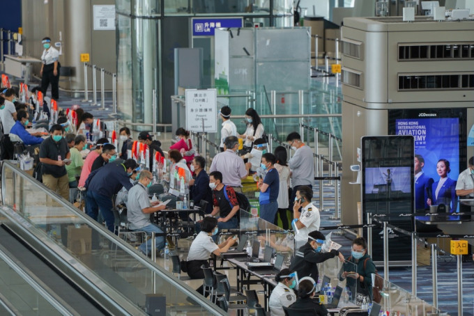 機場中場客運大樓改造成臨時樣本採集中心。香港機場網站
