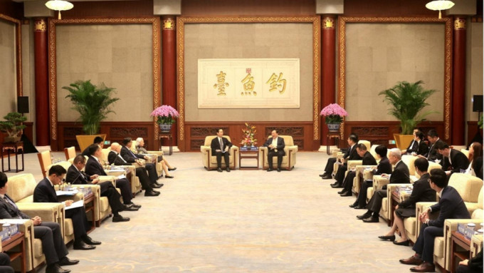 港澳办主任夏宝龙于钓鱼台国宾馆接见代表团，表示「充分肯定」和「充分信任」团结香港基金。