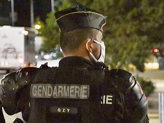 法國警方曾作大規模搜捕行動。網圖