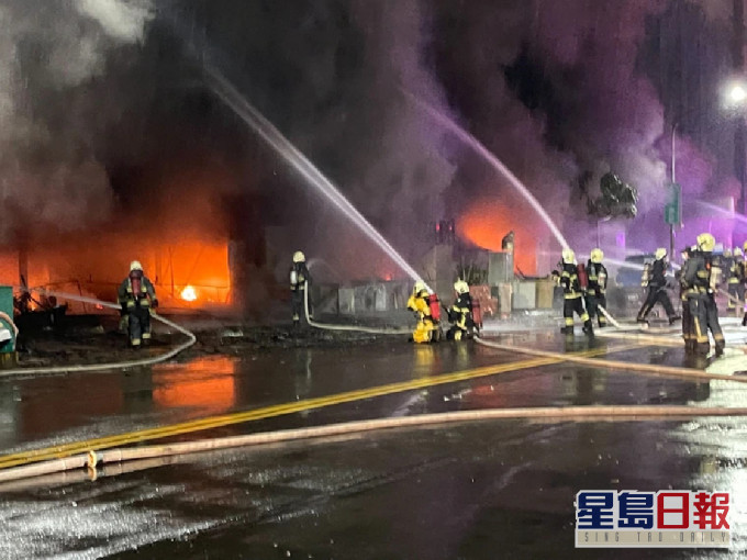 高雄城中城凌晨發生大火,有9樓的住客成功逃生。 (網上圖片)