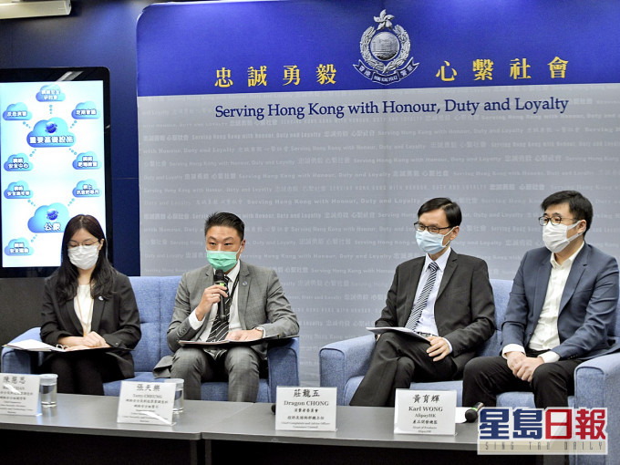 消委會投訴及諮詢部總主任莊龍五(右二)表示，網購投訴多涉及口罩。