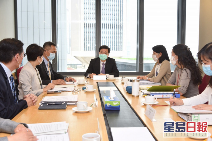保安局局長李家超(中)。政府新聞處圖片
