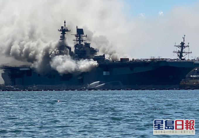 USS Bonhomme Richard 12日发生大火。网图