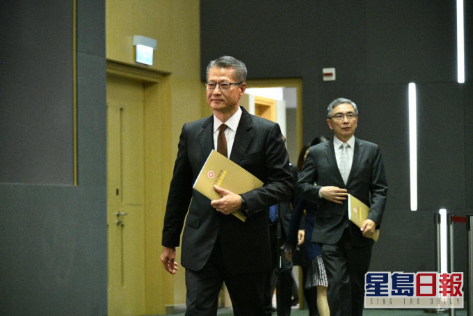 財政司司長陳茂波舉行記者會。