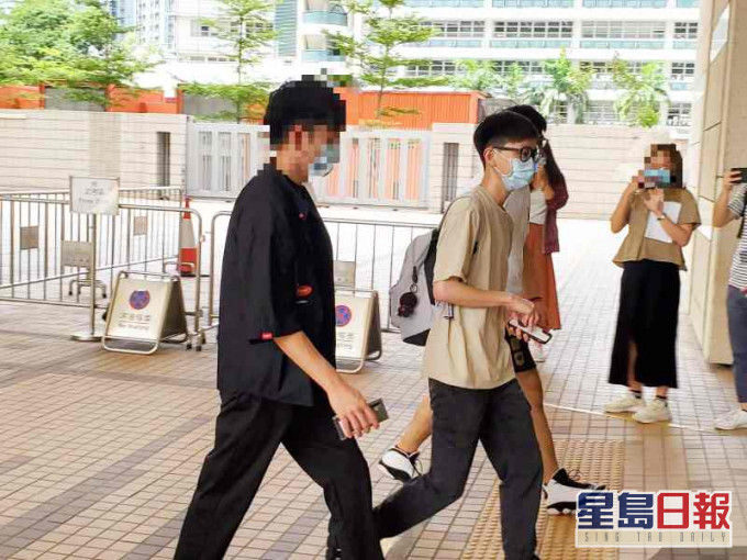 被告盧德霖(啡色上衣)。蕭文軒攝