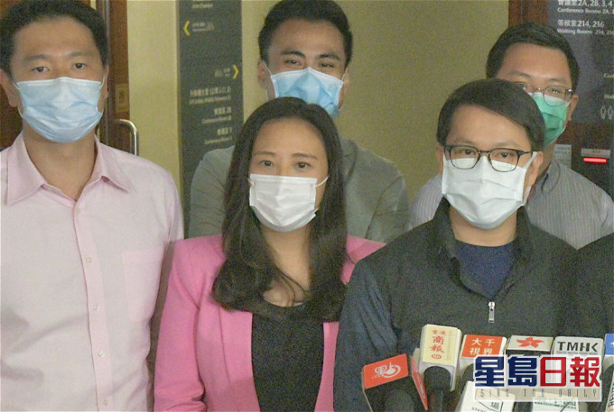 葛珮帆所戴口罩引起網民關注。