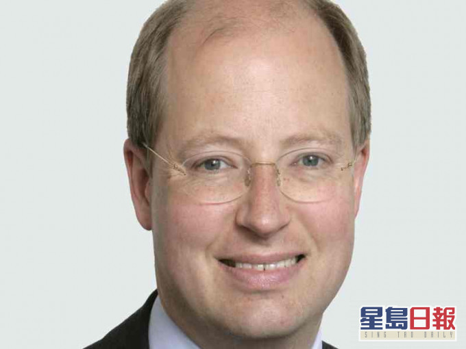 路特曼爵士與彭黛玲公開決裂提出辭職。網圖