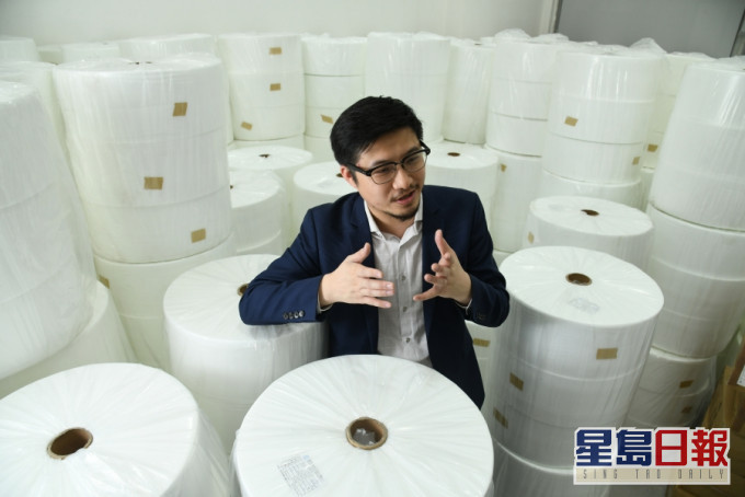 为纾缓口罩荒,禤彦勋自掏腰包在港开设口罩生产綫。