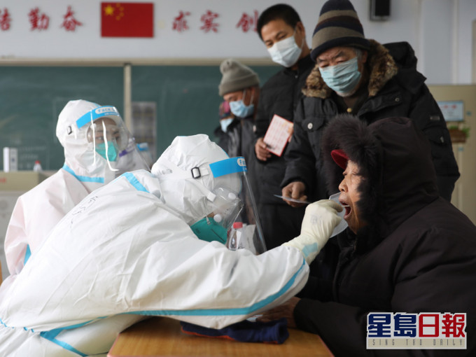 内地本土感染病例占42宗，其中河北有40宗、北京和黑龙江各有一宗。（新华社图片）
