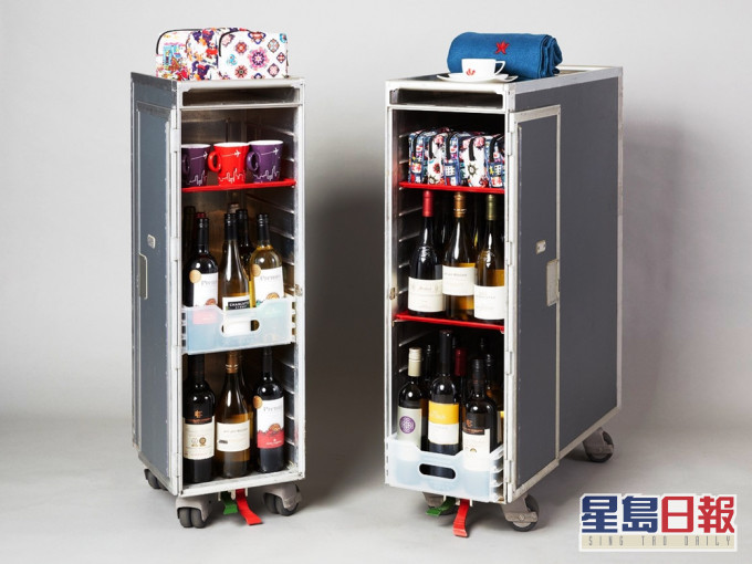 香港航空出售餐車及機上用品。