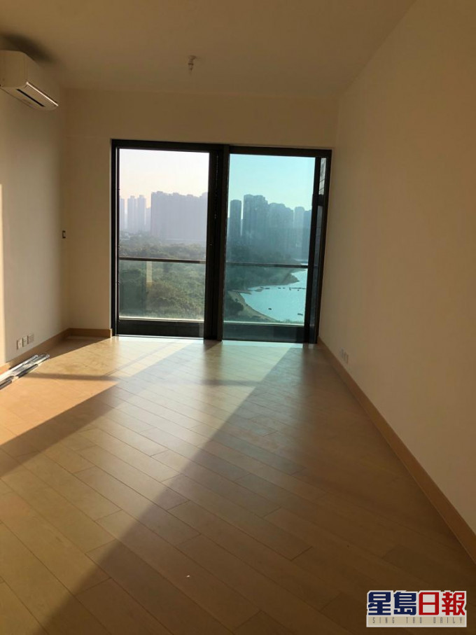 這是雲海松海臺1座高層B室,實用面積860方呎,設3房1套。