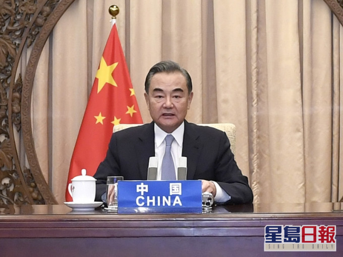 国务委员兼外交部长王毅与阿富汗、巴基斯坦和尼泊尔外长举行应对新冠肺炎疫情视像会议。(新华社图片)
