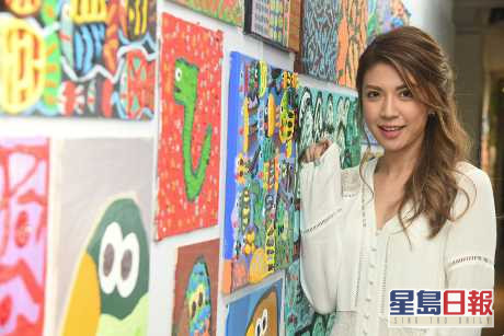 余逸思(Yoshi)正與女性朋友四出物色合租單位。