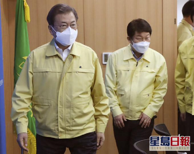 韓國總統文在寅被國民批抗疫不力。AP