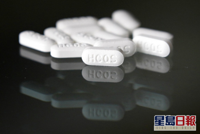 治療瘧疾的舊藥物「羥氯奎寧」成效存疑。AP圖片