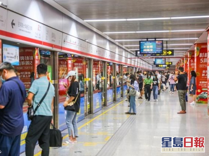 鄭州部分地鐵今日重啟恢復載客。網圖