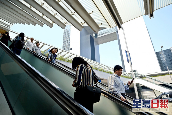 政府部門下周一起逐步恢復早前暫停或縮減的基本公共服務。 資料圖片