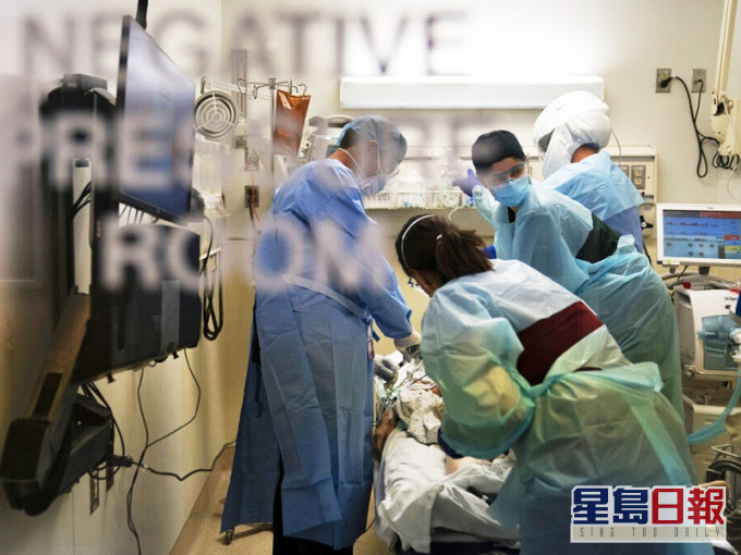 洛杉磯縣政府宣布再度收緊防疫措施,由下周一起,禁止民眾與非同住者聚會,措施暫定維持超過3周。AP圖片