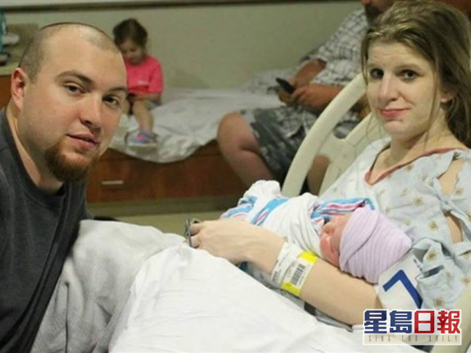 29岁的撒拉为男友基恩顺利诞下一个儿子,惟24小时后出现罕见羊水栓塞不幸离世。