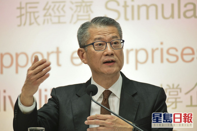 陈茂波透露正筹备更全面措施以缓解疫情带来的经济挑战。 资料图片